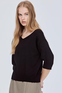 Wide-V Relax Top