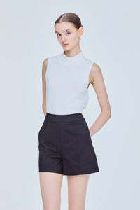 Single Welt Pockets Shorts