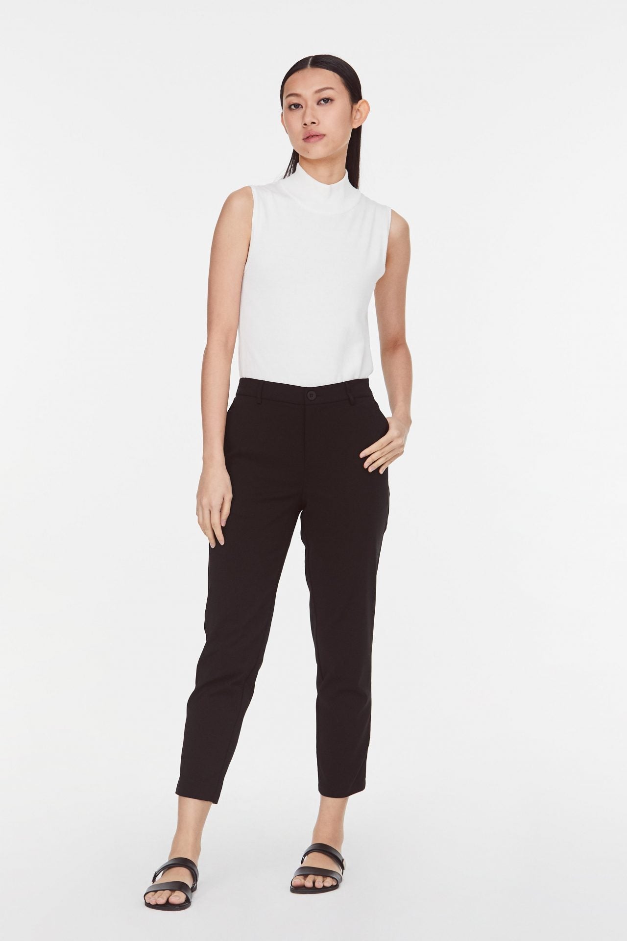 10036 BLACK TAPPERED PANTS