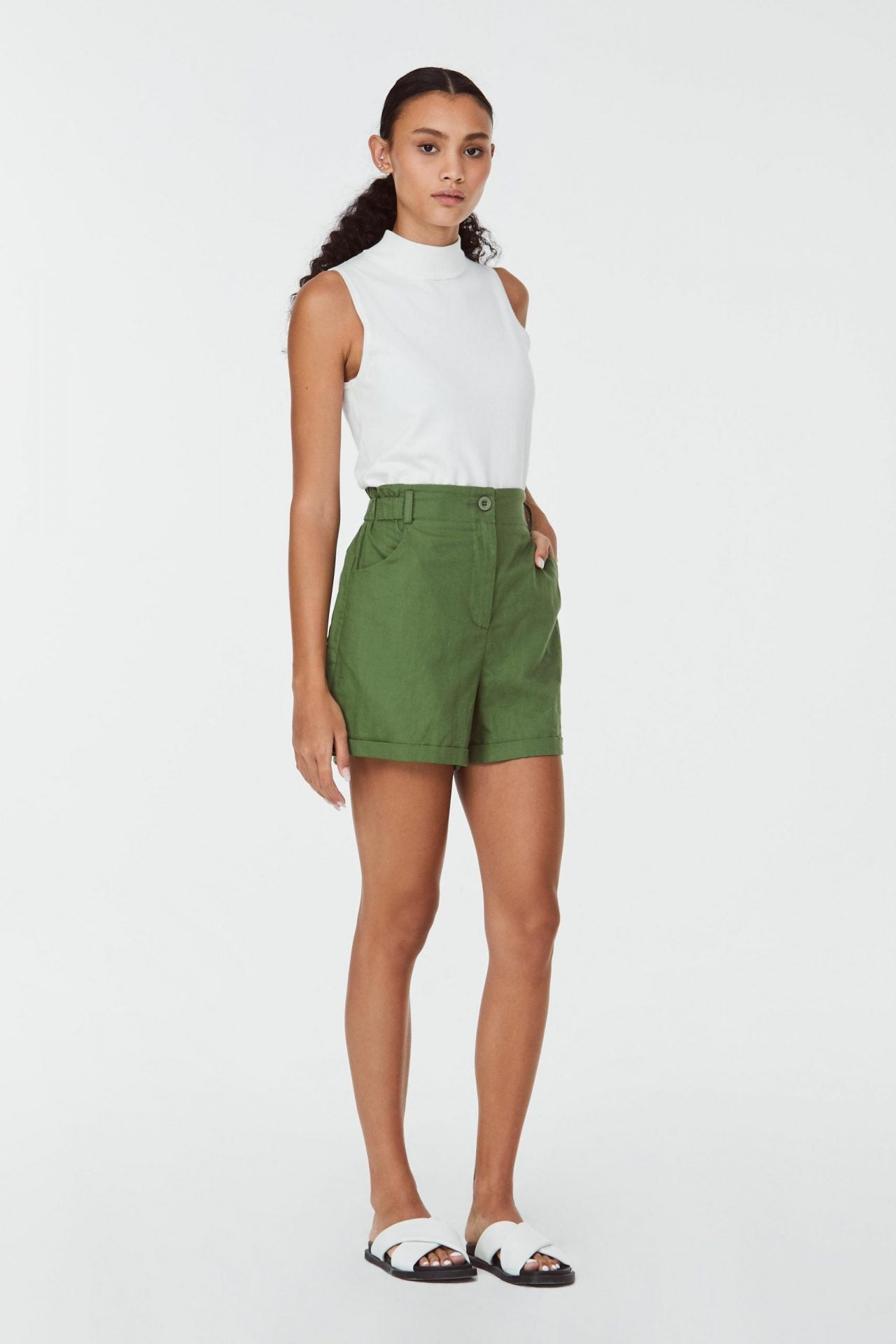 10194-BACK-RUFFLED-SHORTS-OLIVE-scaled