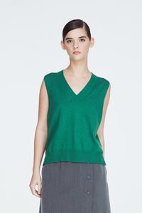 10662 FOREST SLEEVELESS V NECKLINE TOP