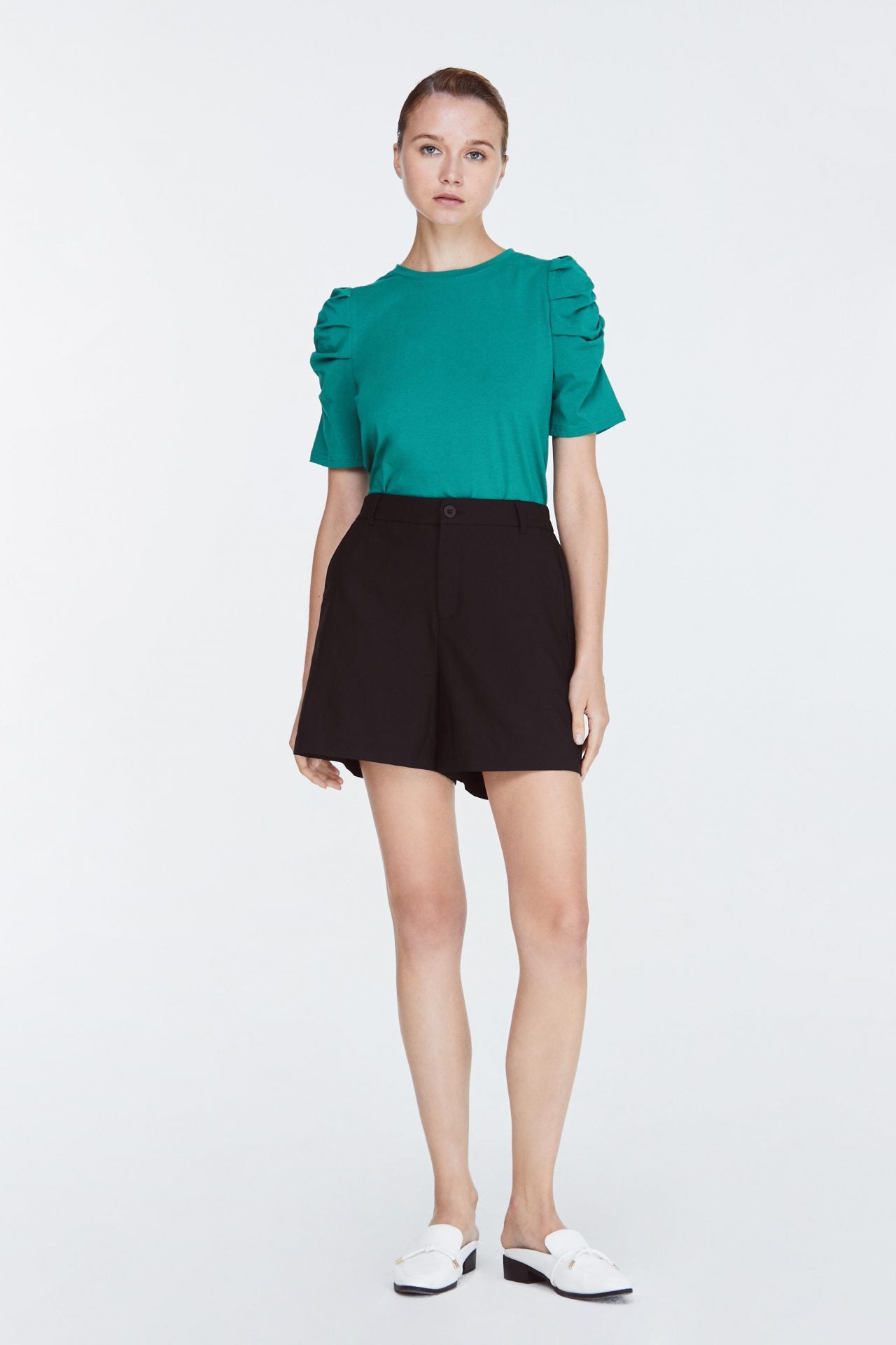 10709 BLACK CLASSIC TAILORED SHORTS