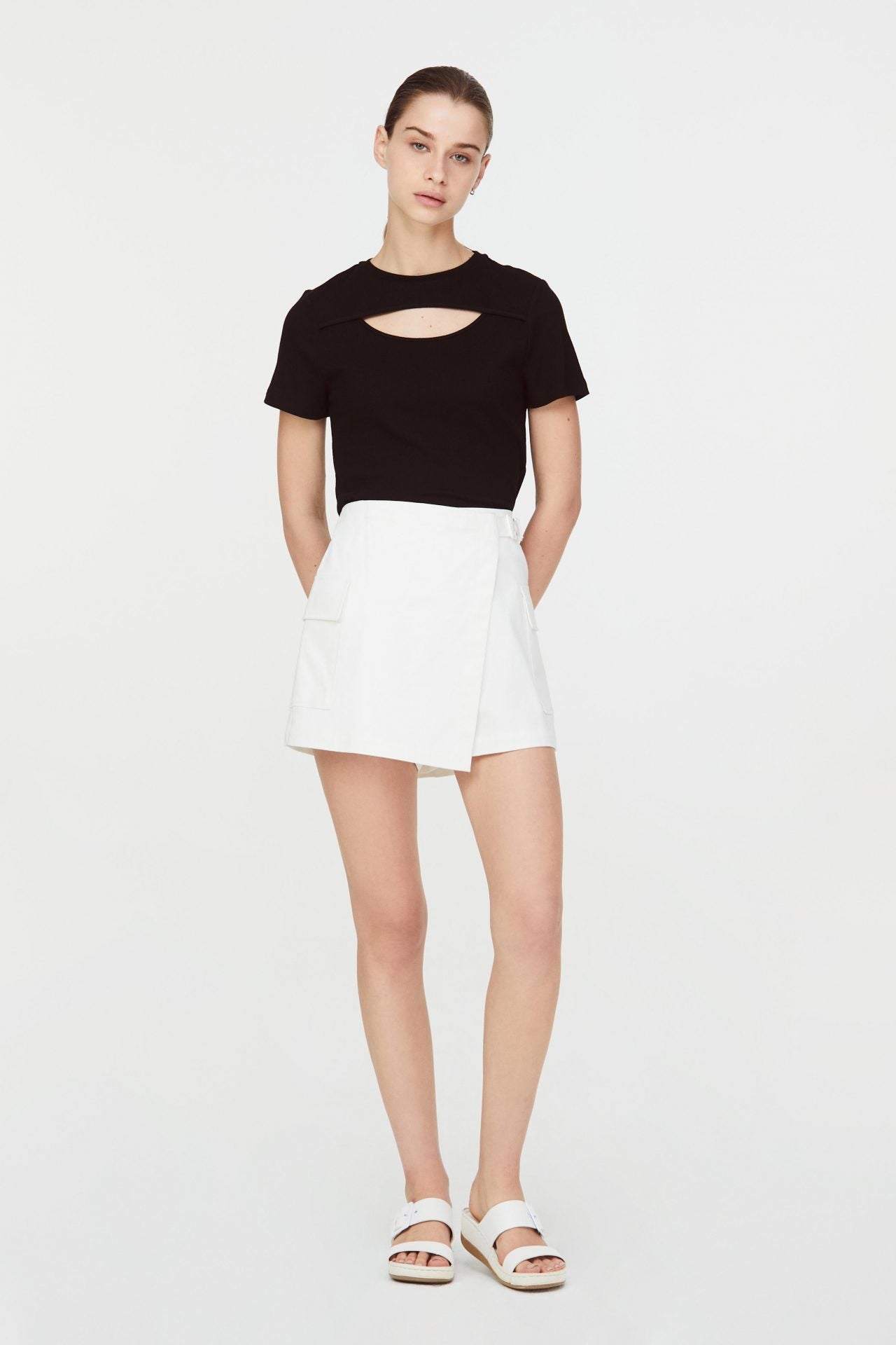 10779 CREAM OVERLAPPED PANEL BUCKLE SHORTS