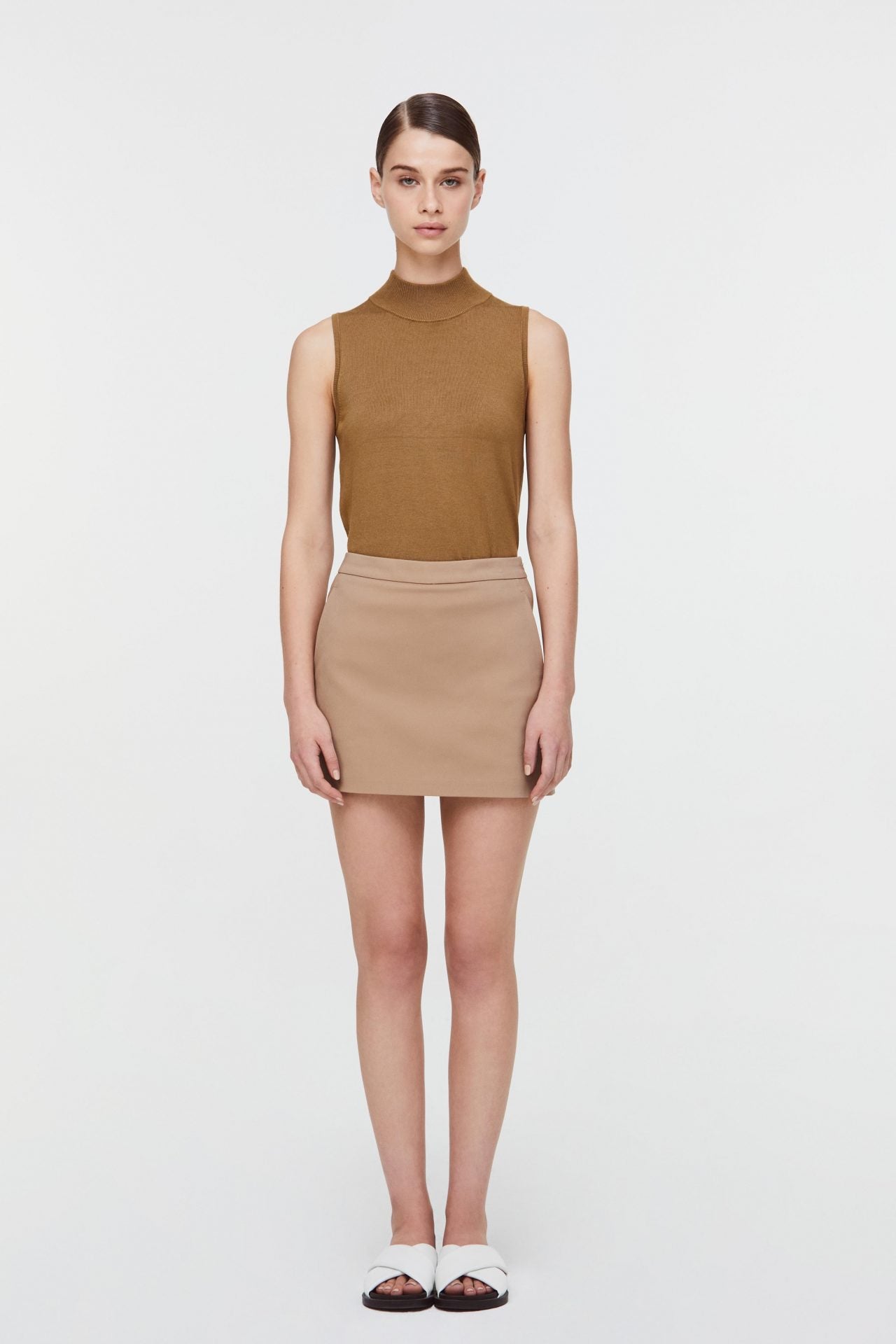 2509 KHAKI ONLINE EXCLUSIVE BASIC SHORTS