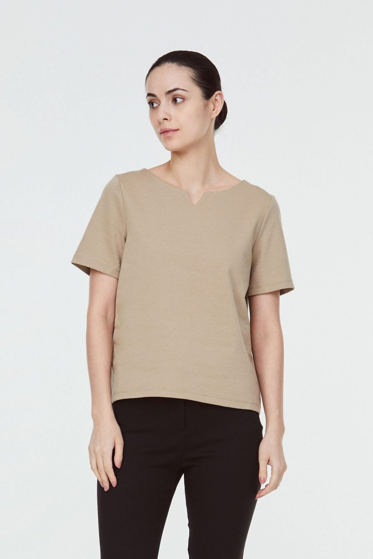 8569 SLASHED NECKLINED TEE KHAKI