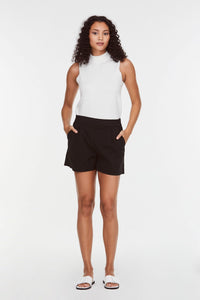 9447 Front Pleats Shorts Black