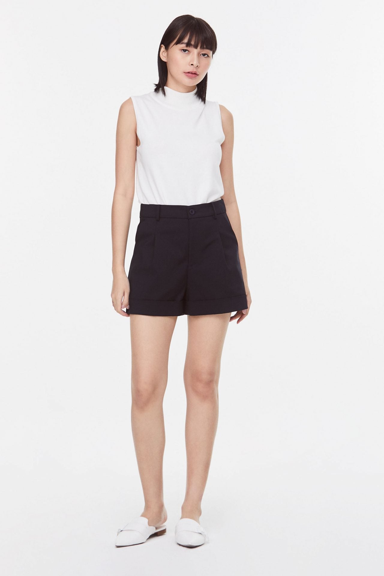 9588 Navy short pants