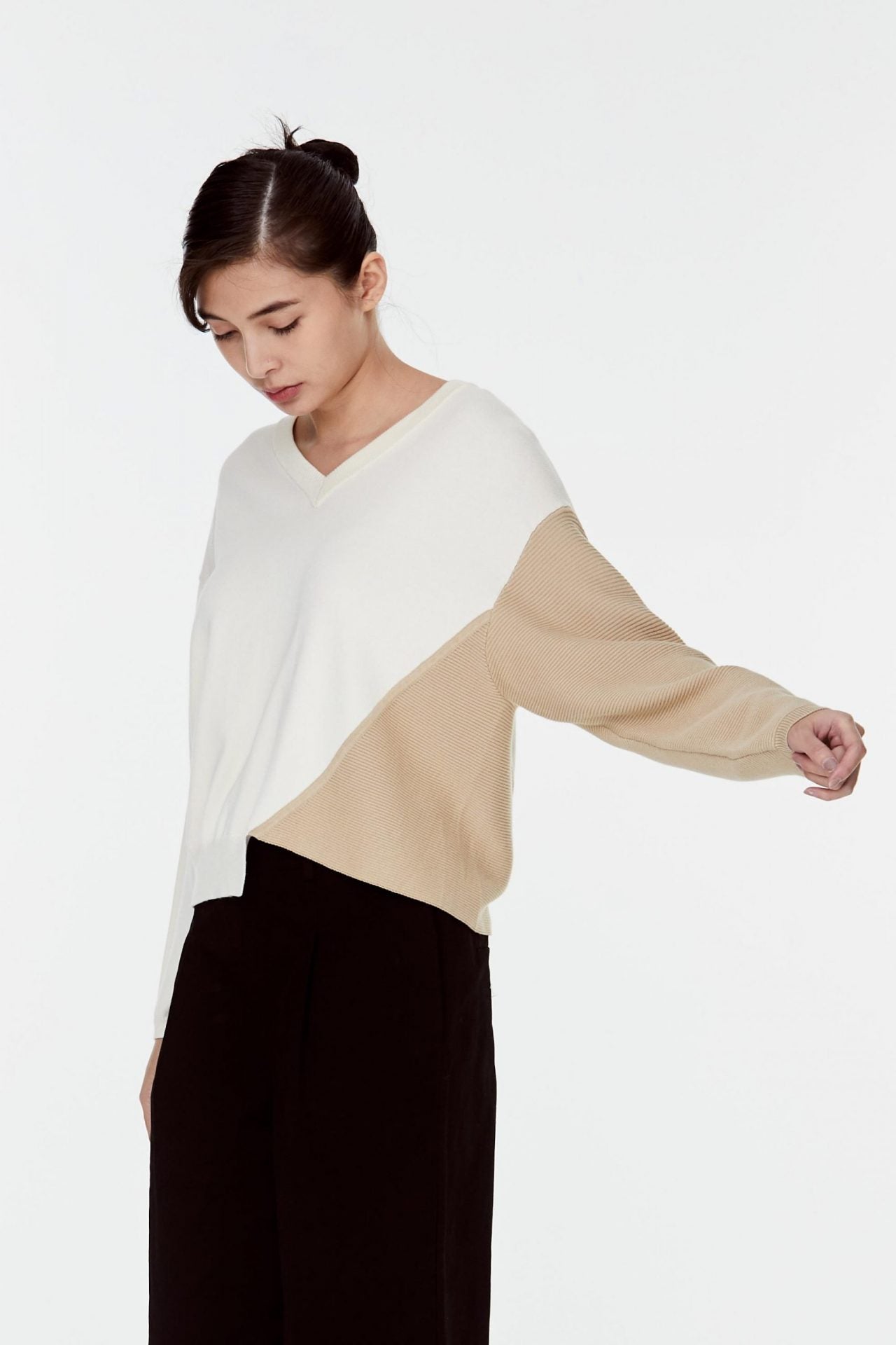 9742 CREAM Knitted V-NECK PULLOVER 1