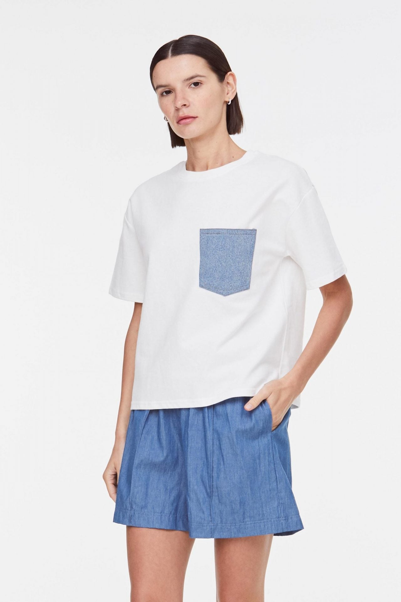 9908 CREAM CONTRAST POCKET TEE