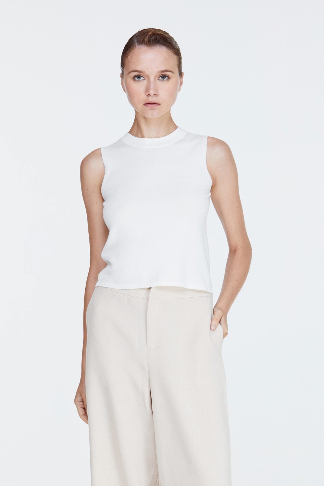 9961 CREAM SLEEVELESS KNIT TOP 1