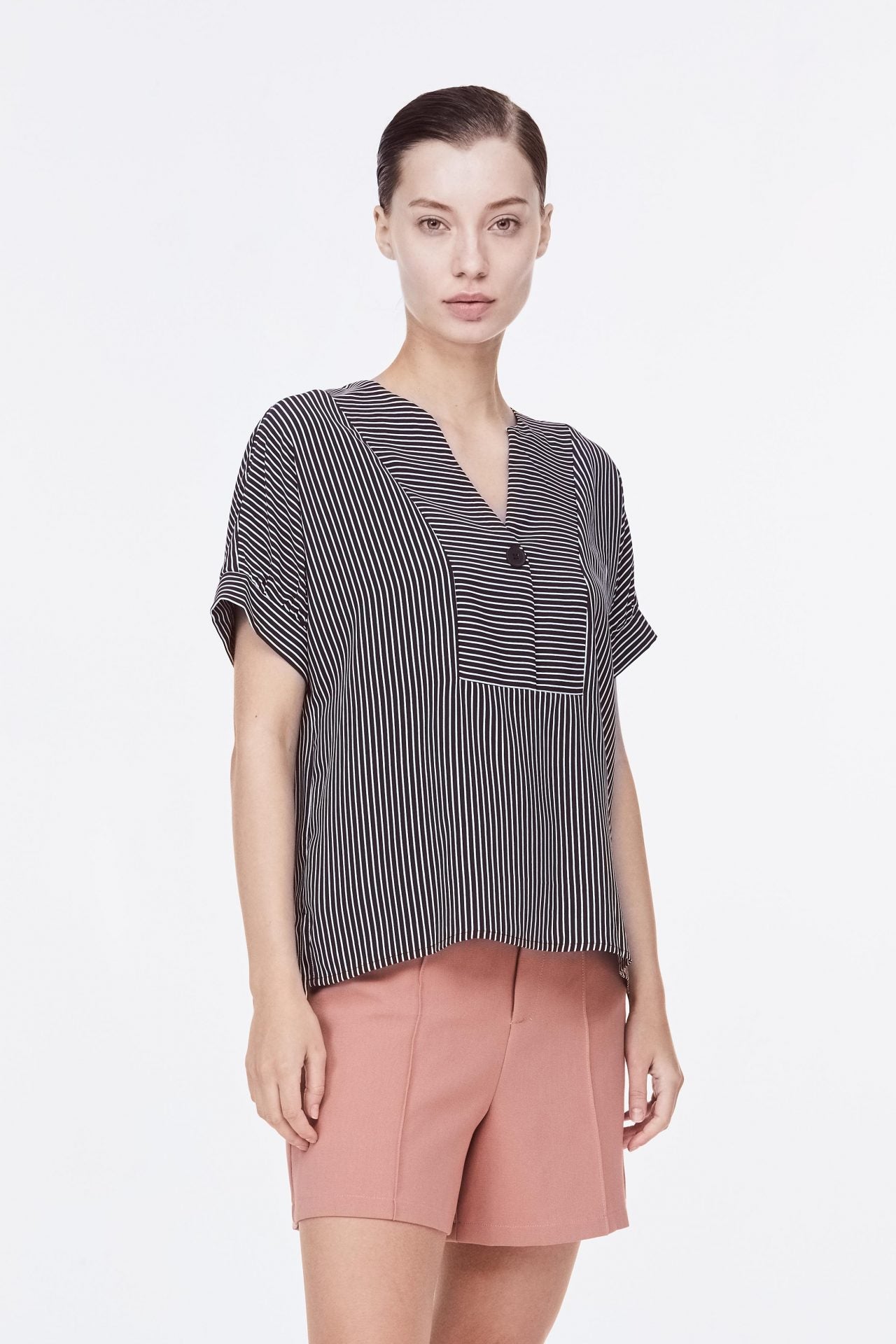 AB-11110-V-NECK-TOP-BLACK