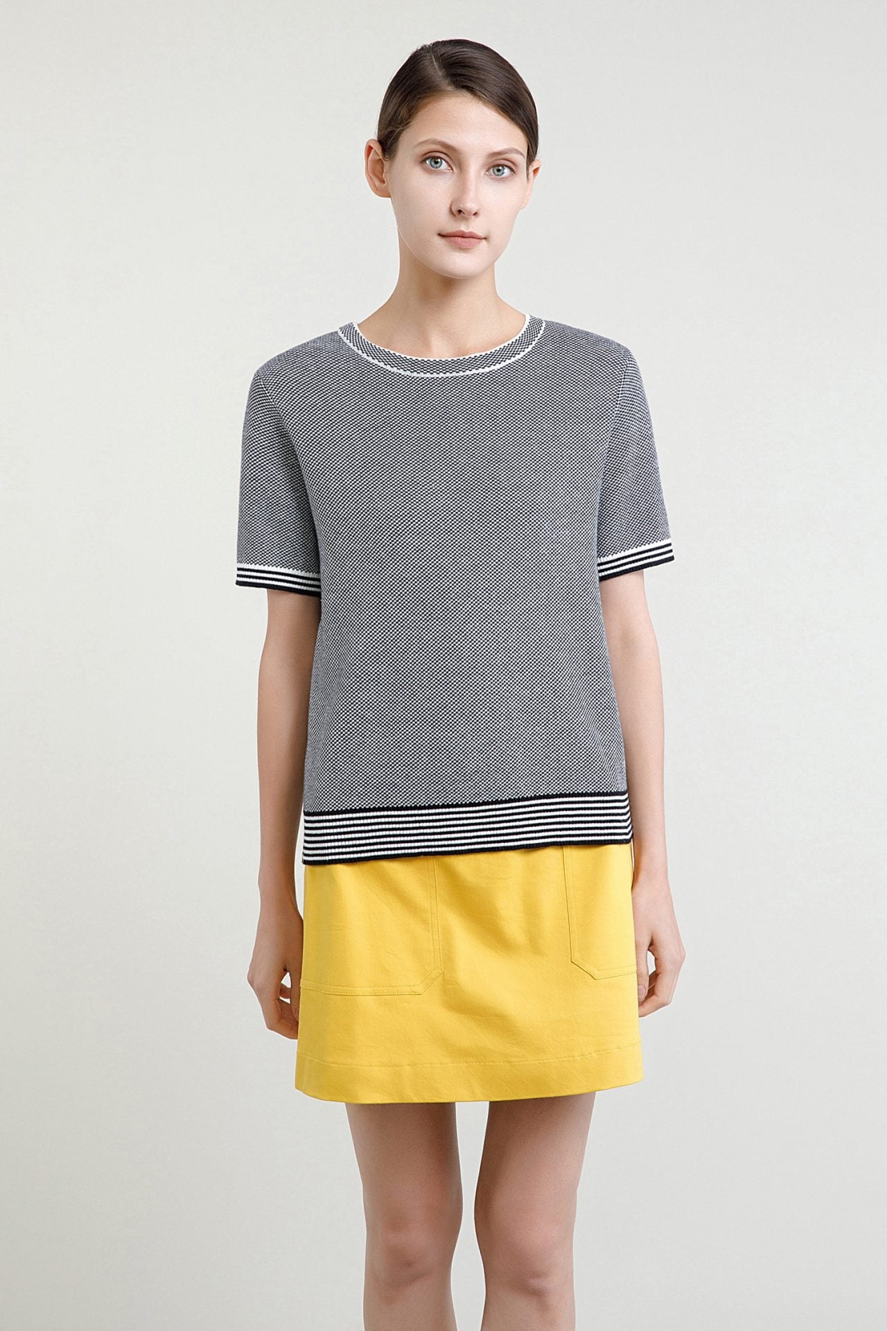 AK 8732 BLACK CREW NECK HONEYCOMB WEAVED KNIT