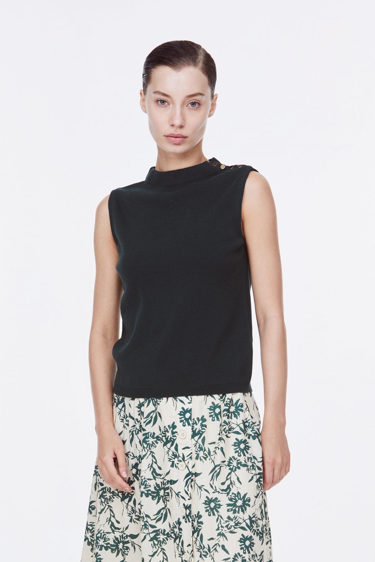 AKV 10087 SLEEVELESS TOP D. GREEN