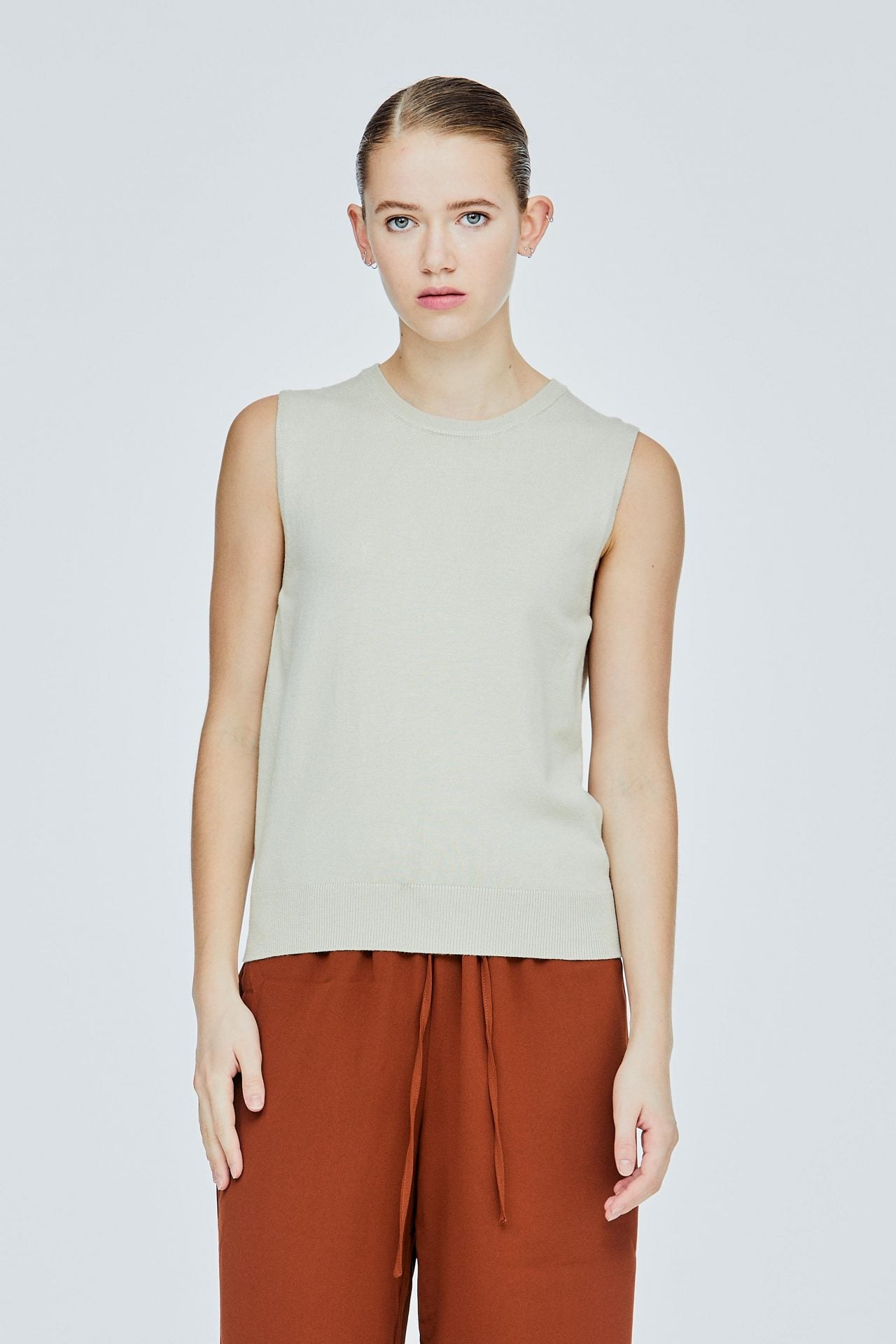 AKV 10689 ROUND NECK SLEEVELESS KNIT TOP SAGE