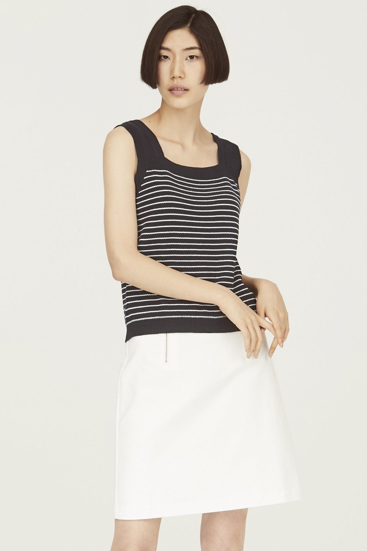 AKV7380 NAVY SLEEVELESS STRIPED KNIT