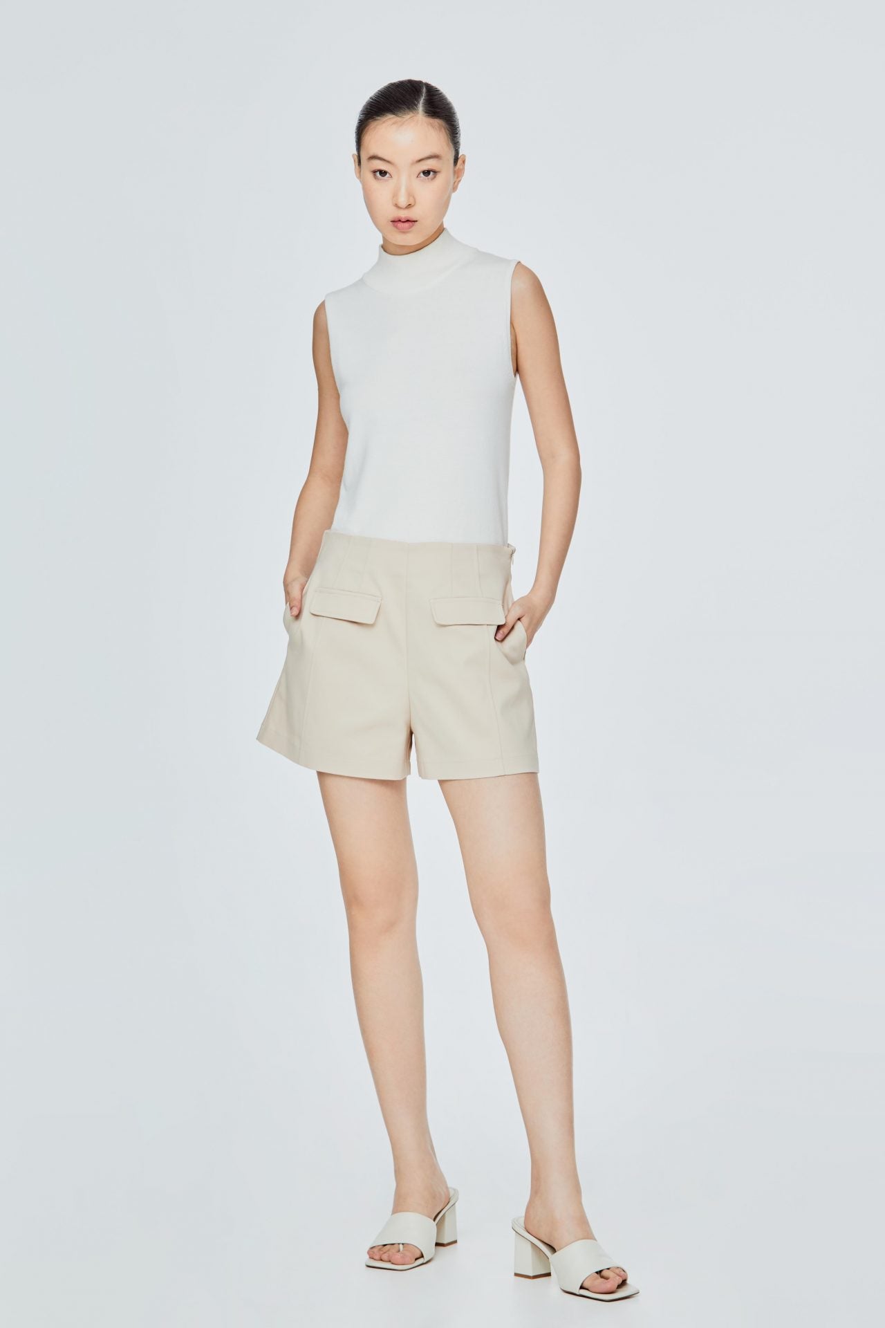 AP 11841 PANELLED POCKET SHORTS BEIGE