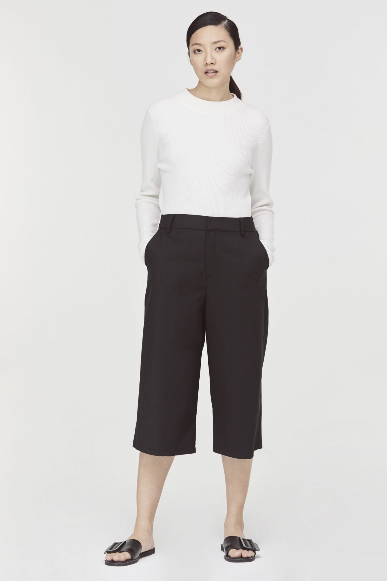 AP 8324 BLACK SIDE INSERTED POCKETS SHORT CULOTTES