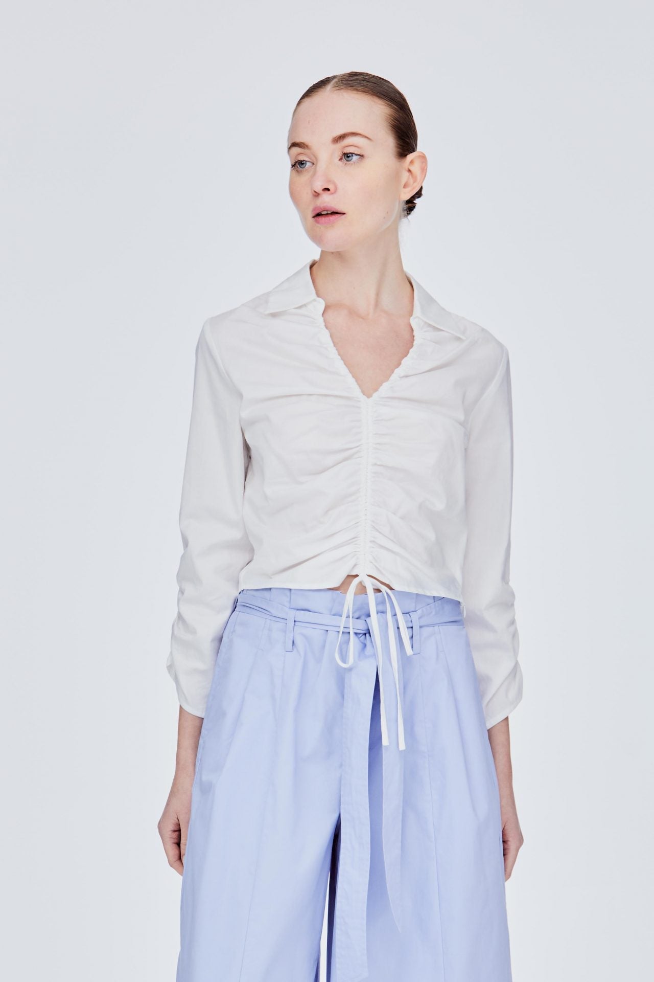 BB 11633 MIDDLE RUCHED DETAILED TOP CREAM