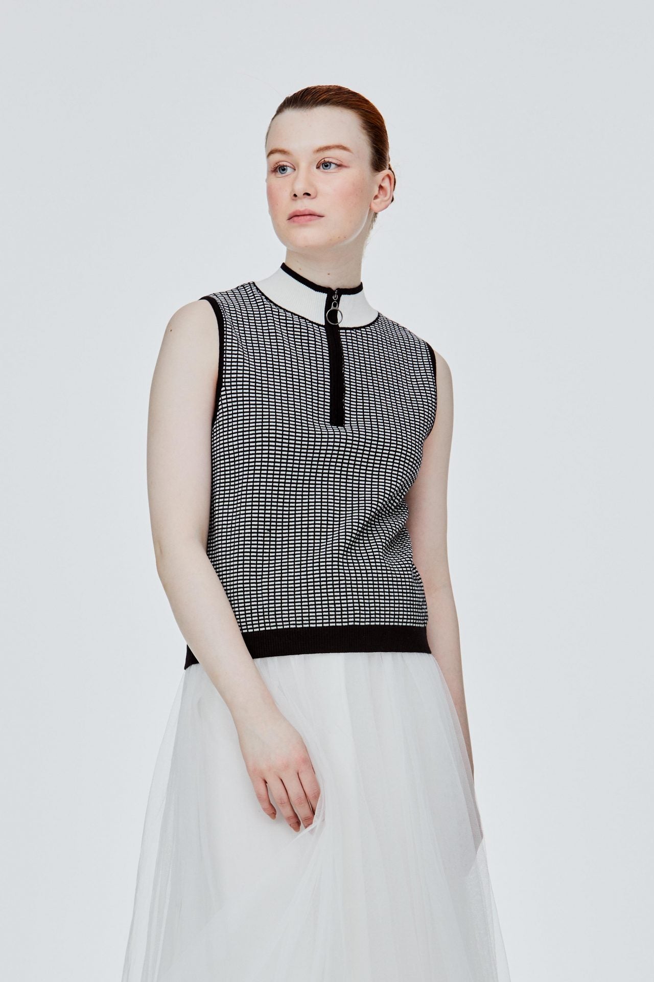 BKV 11334 KNITTED ZIPPED VEST BLACK