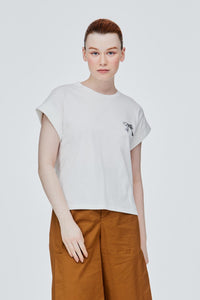 BT 10884 LOGO GRAPHIC TEE CREAM