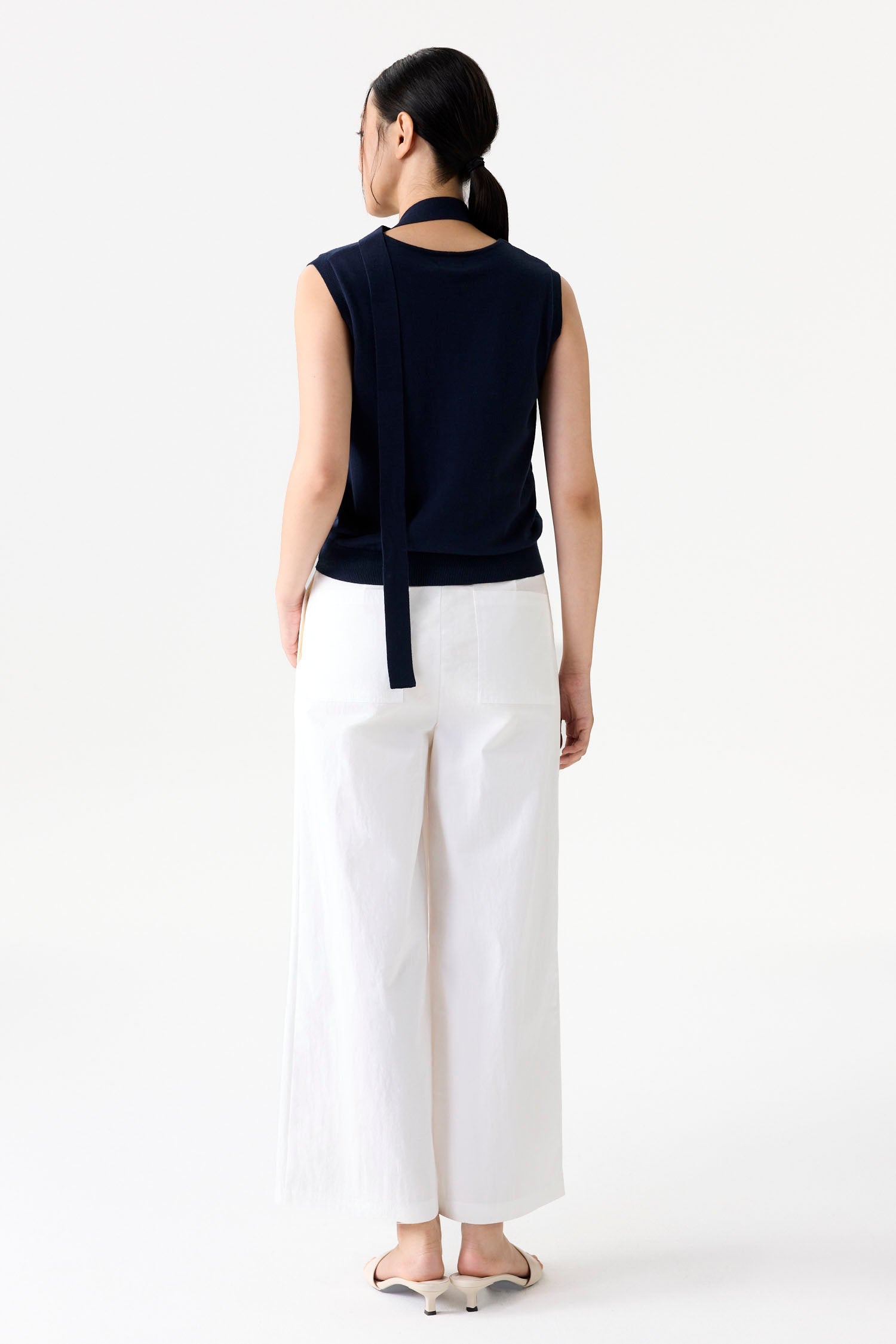 Contrast Knit Vest With Scarf