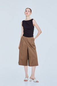 Clean Sleeveless Boat Neck Top