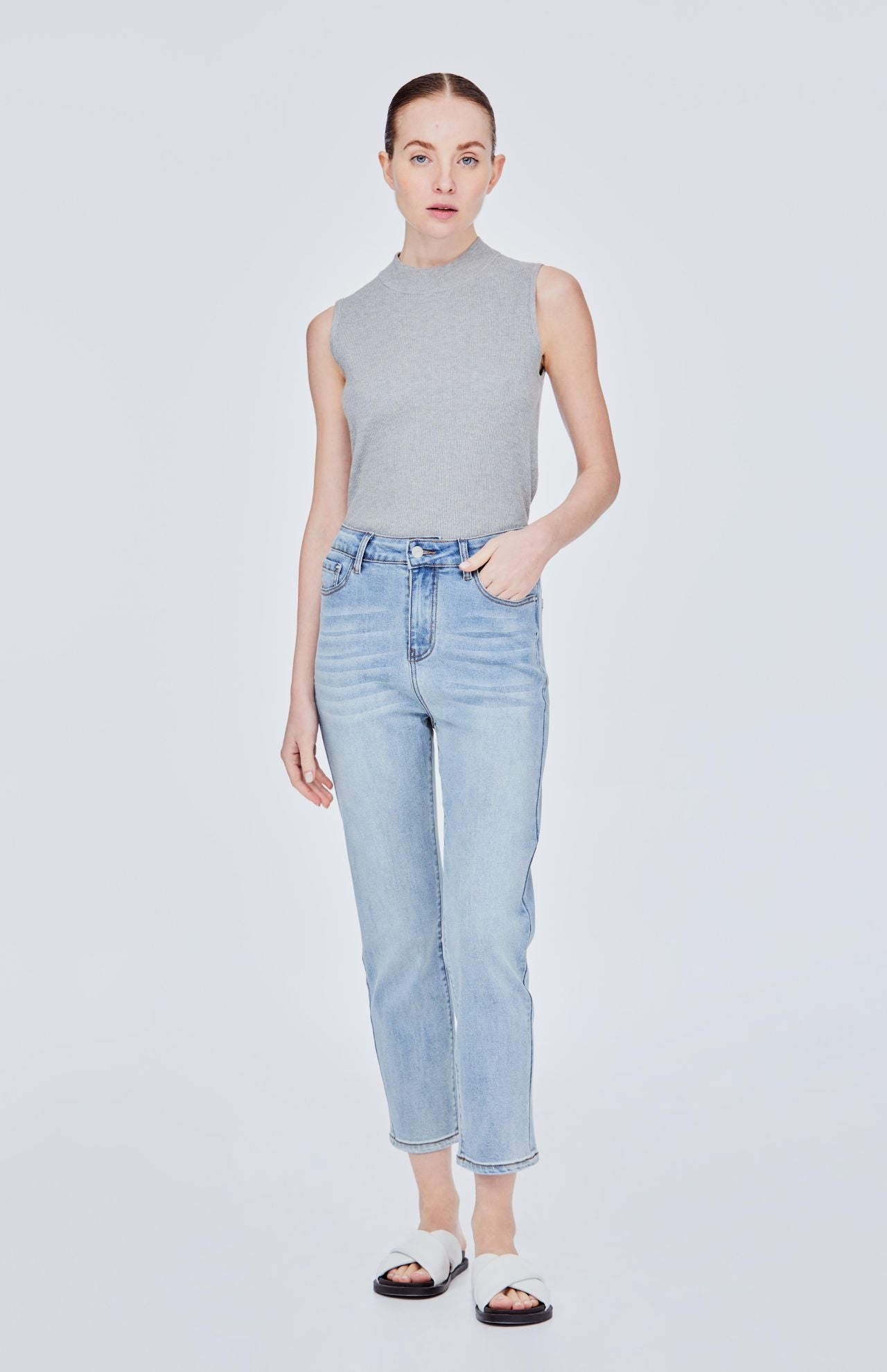 Tappered Cut Light Washed Jeans