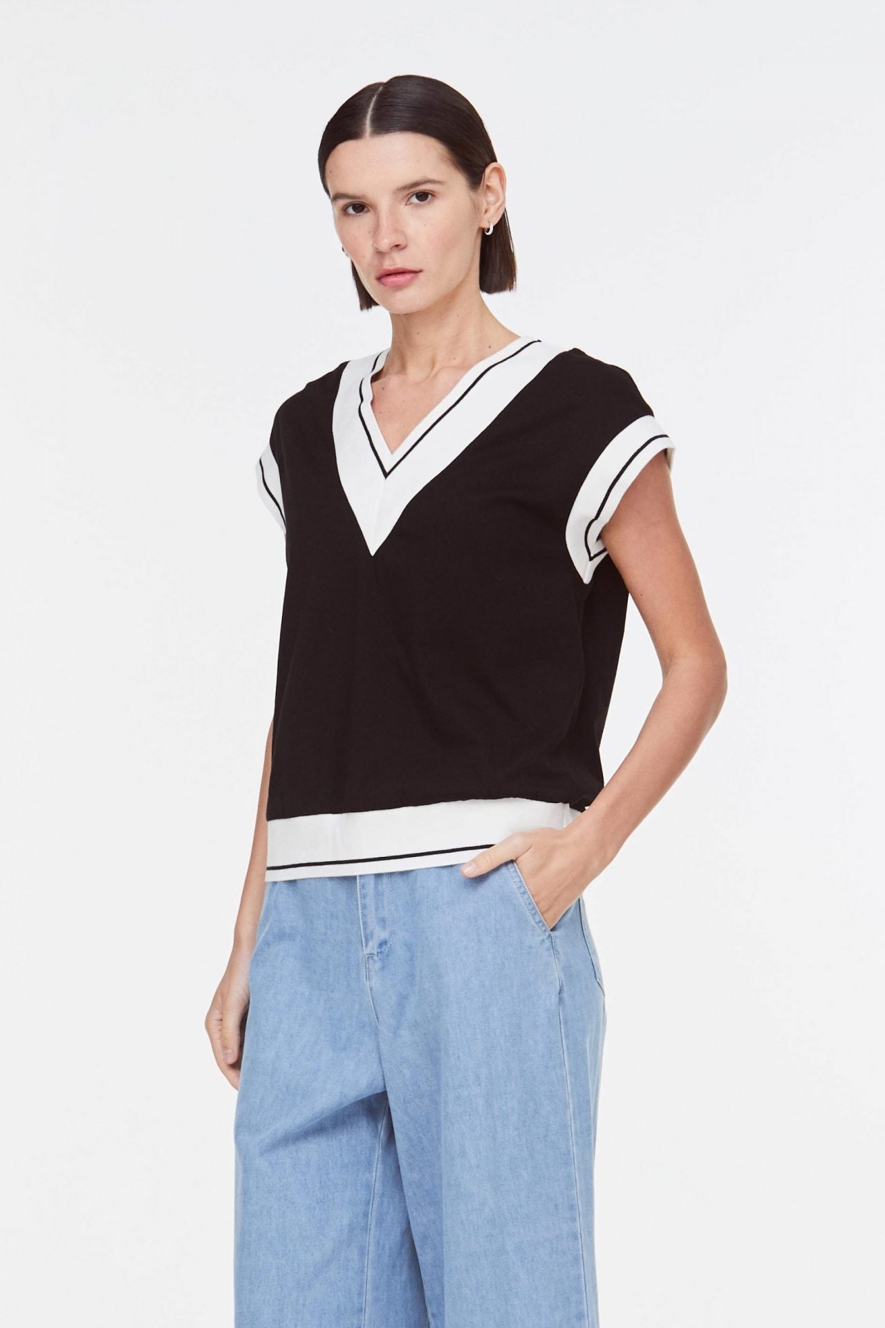 10079 BLACK BOXY KNITTED CONTRAST TOP