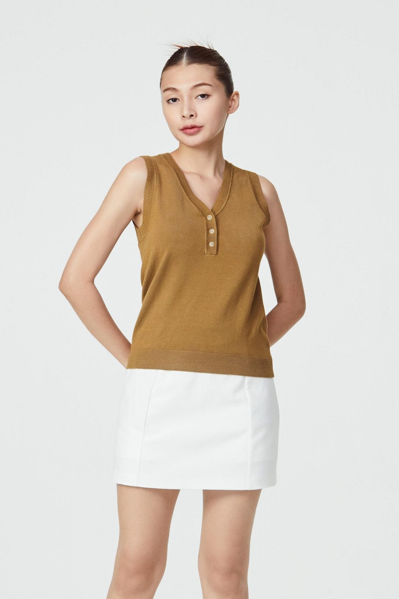 10163 CAMEL V-NECK BUTTON TANK