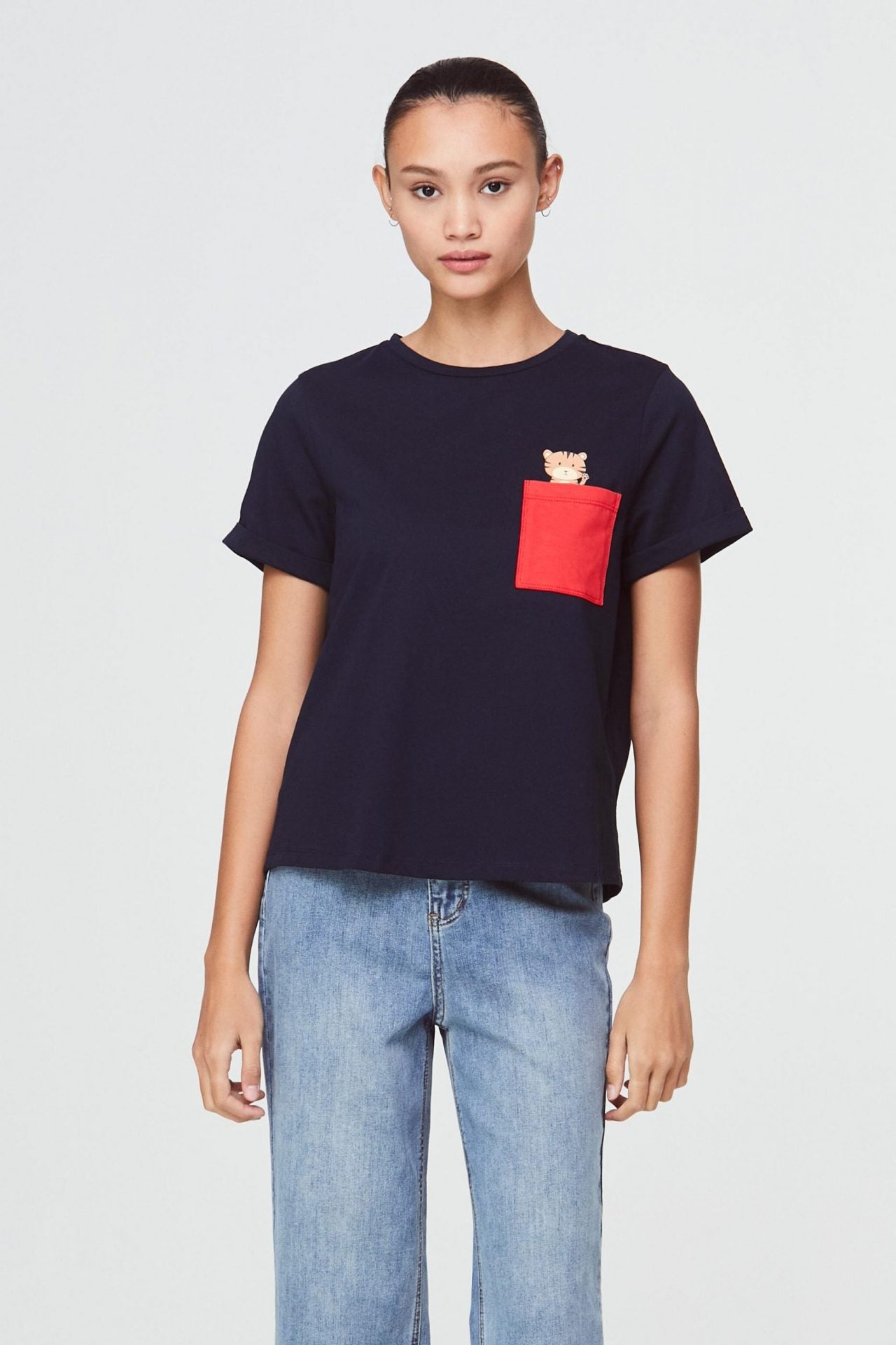 10313 NAVY CONTRASTING POCKET GRAPHIC TEE