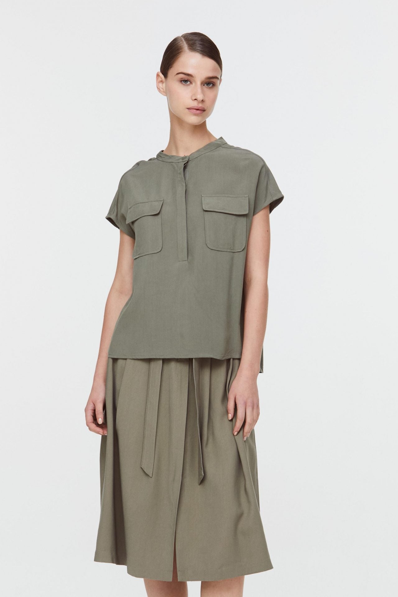 10678 OLIVE DOUBLE POCKETS BLOUSE