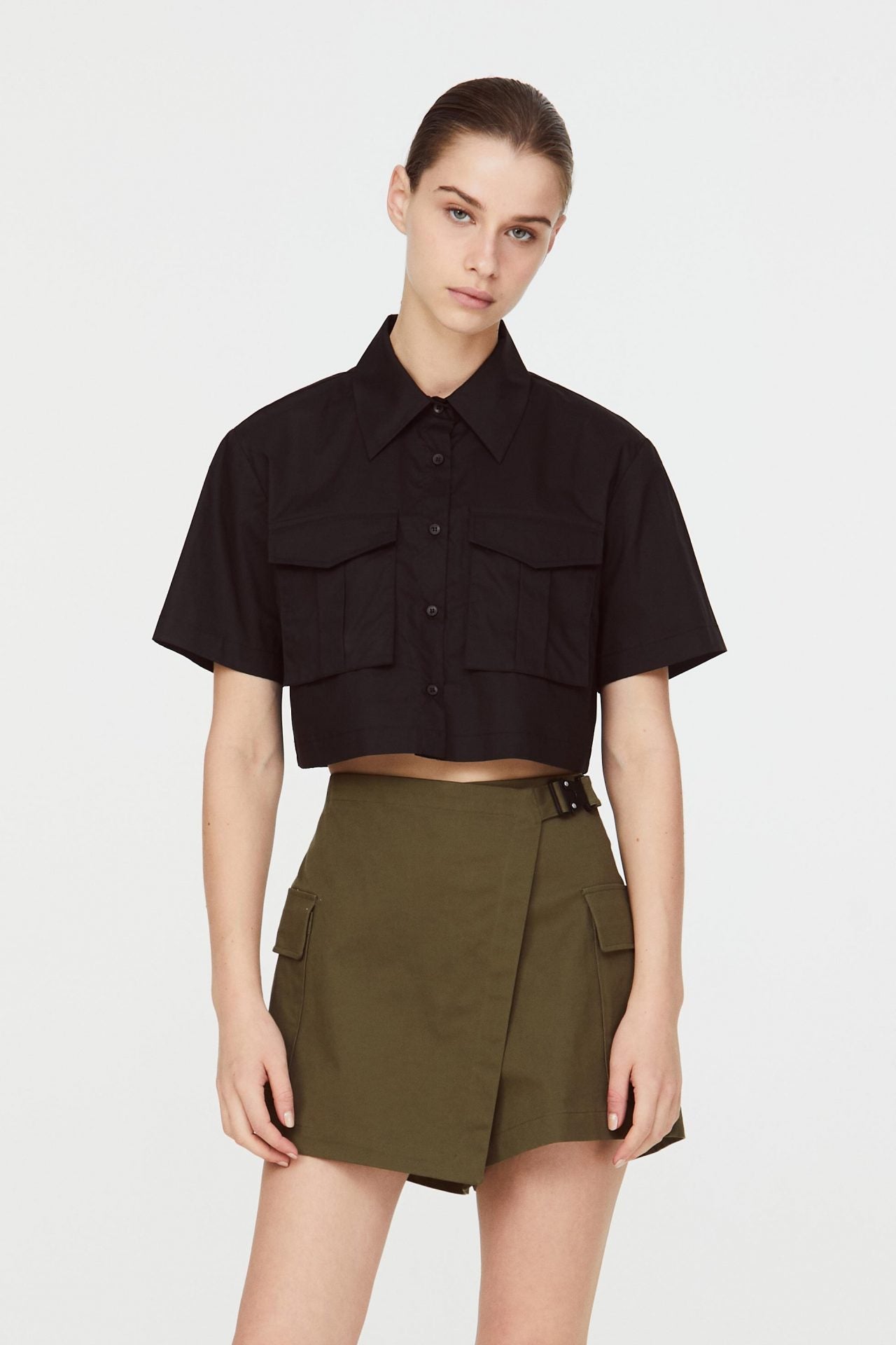 10742 BLACK CROPPED DOUBLE POCKET TOP