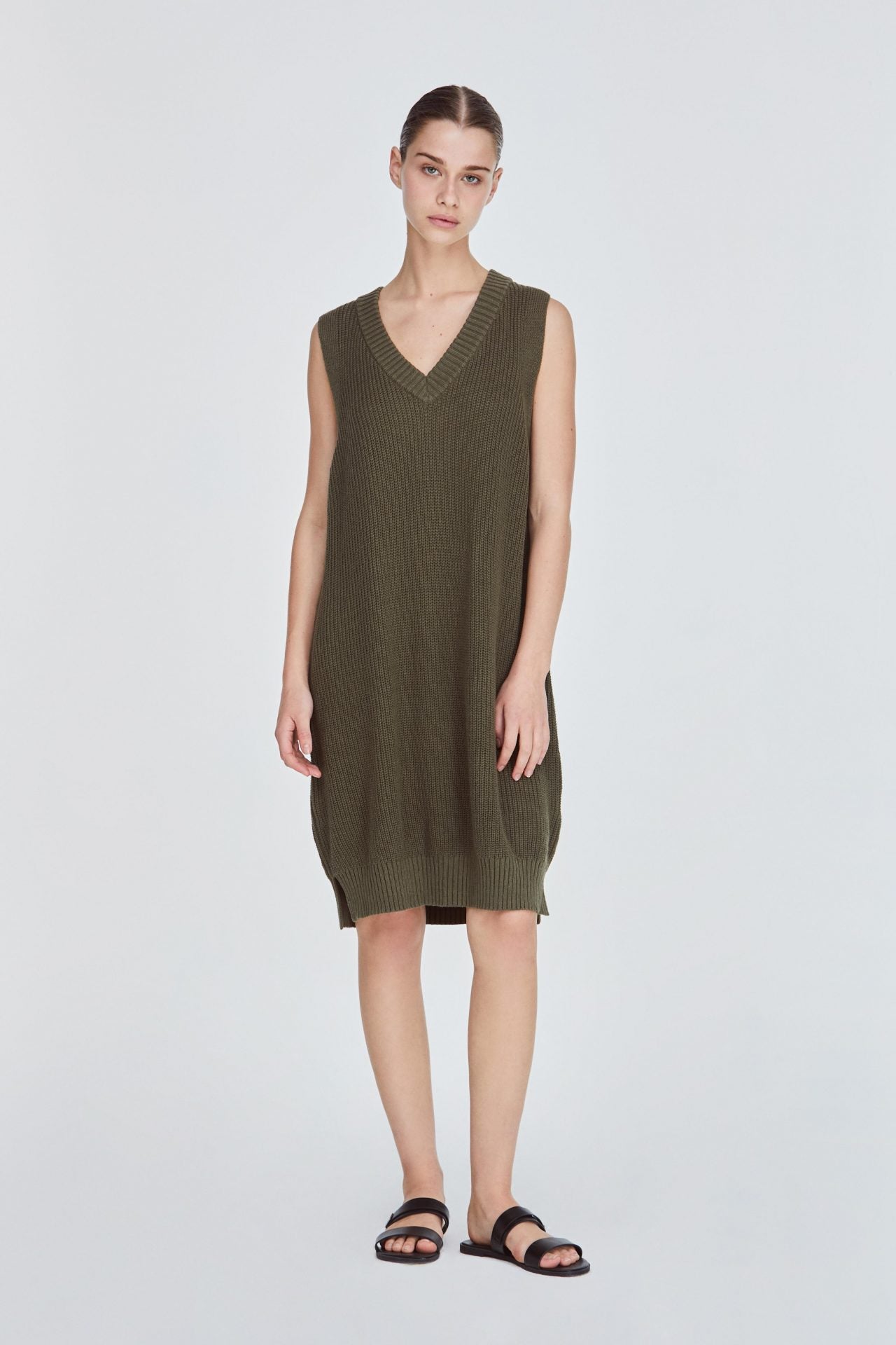 10810 ARMY GREEN KNITTED STRAIGHT CUT DRESS