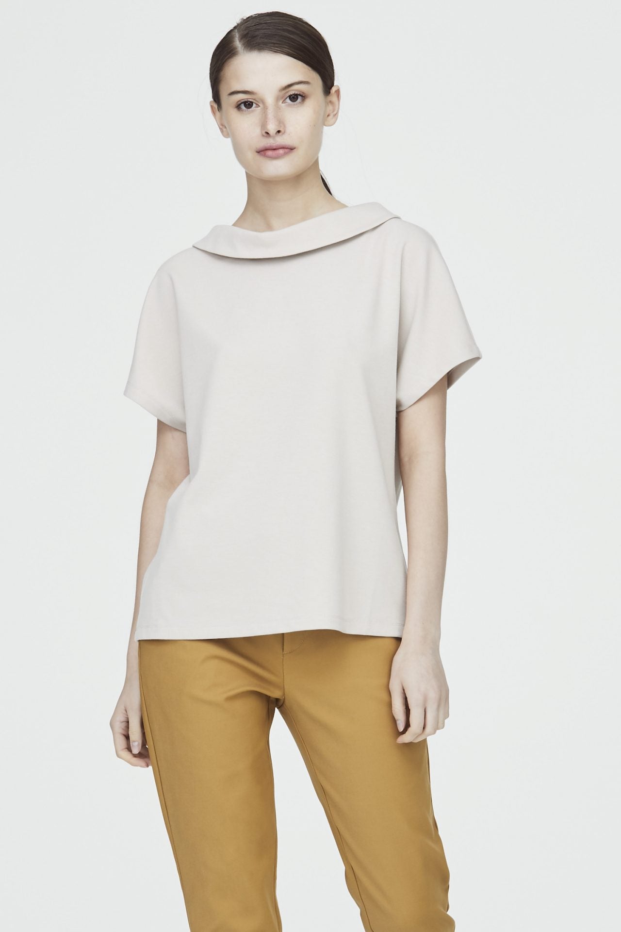 7734 TURN DOWN COLLAR TEE BEIGE