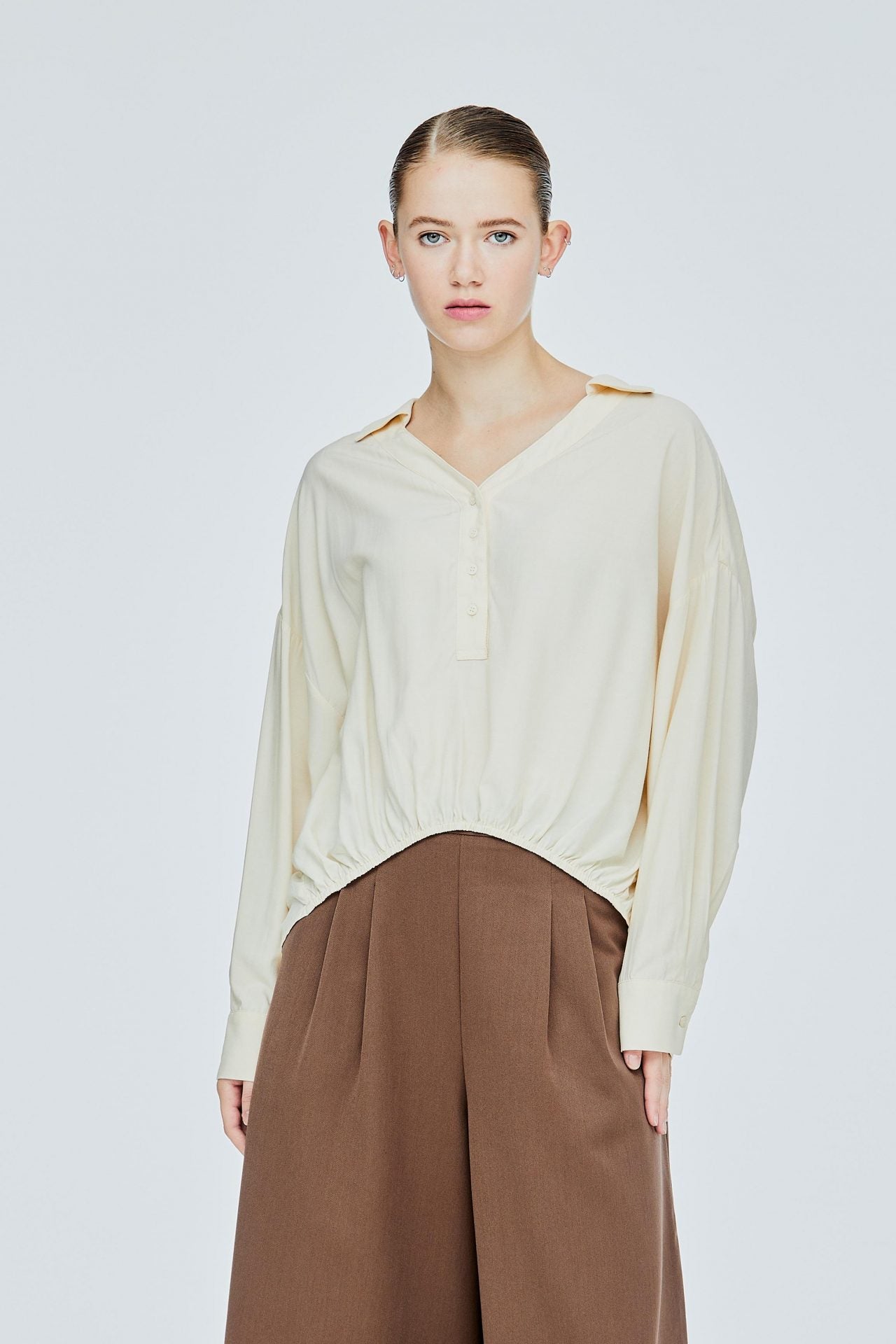ABL 11515 RELAXED SHIRT TOP ALMOND