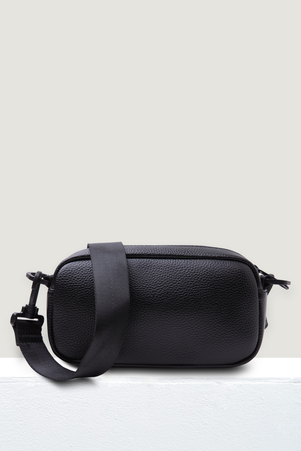 ACC 20588 BLACK SLING BAGS