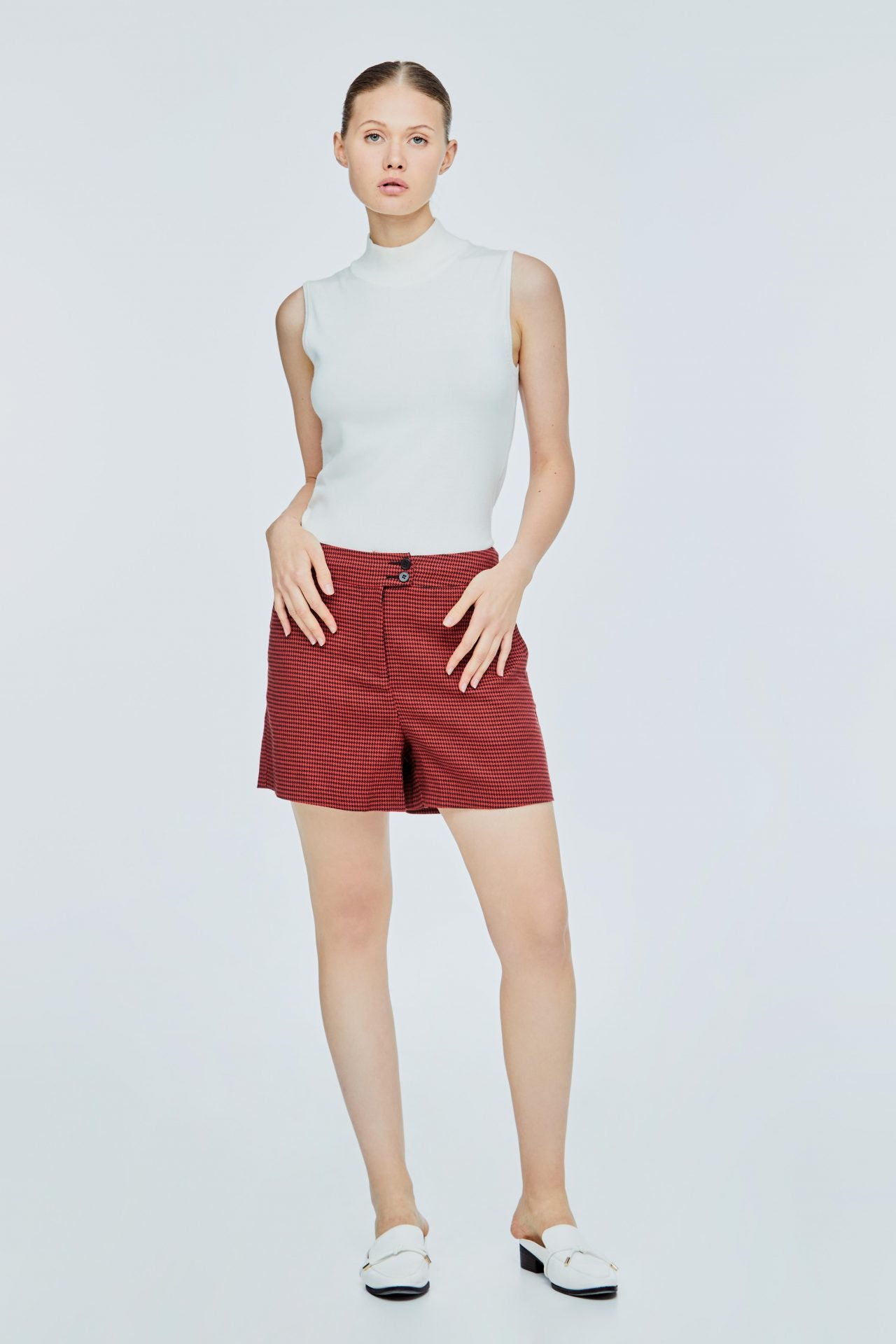 AP 11854 SIDE INSERTED WELT-POCKETS SHORTS MAROON CHECKED
